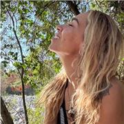 Yoga online, despierta tu cuerpo y calma el alma. Una invitación a volver a ti, sin juicios,con fuego suave,hasta avivar la llama
